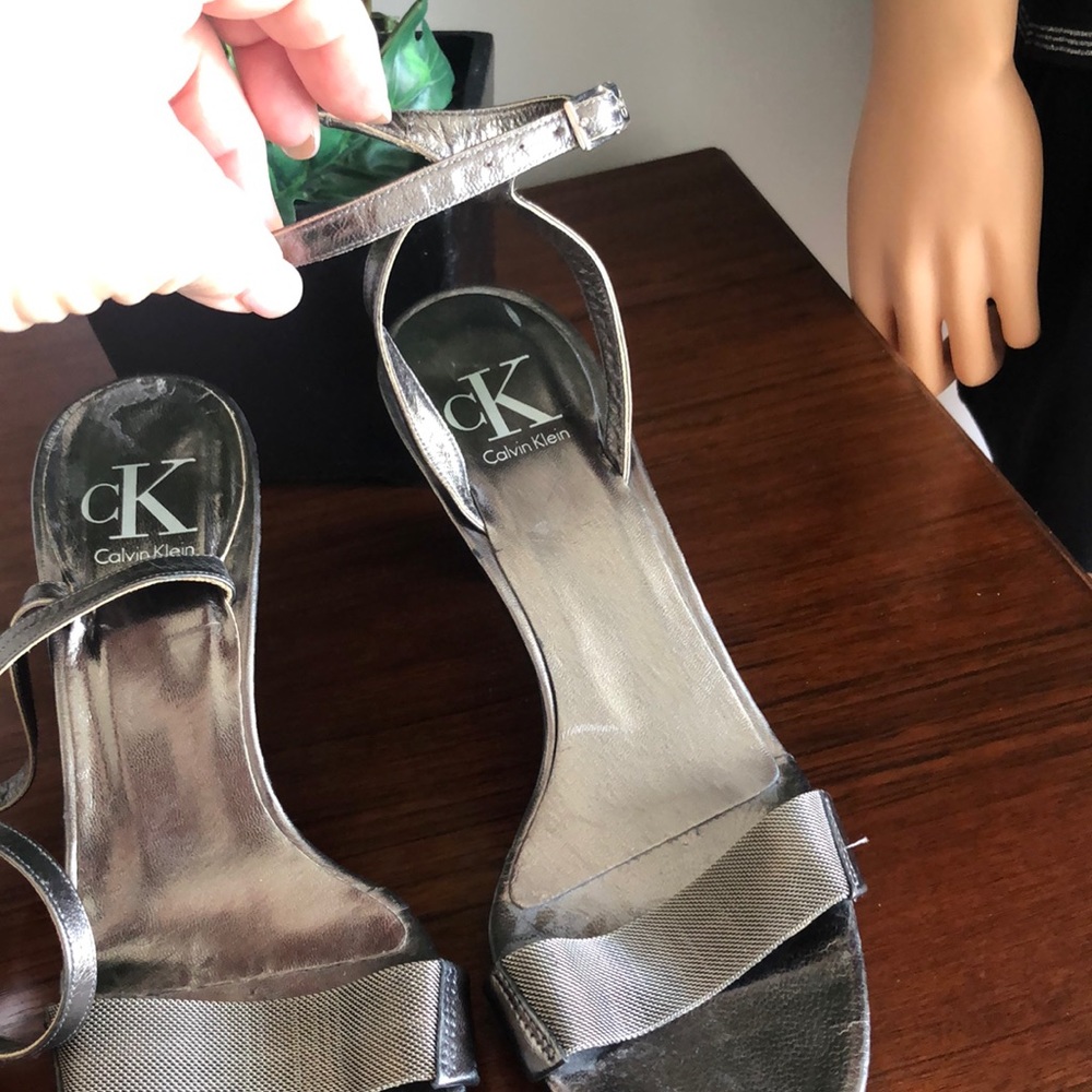 GUNMETAL NEW HEELS CALVIN KLEIN